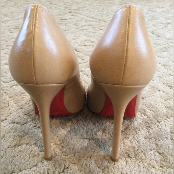 CHRISTIAN LOUBOUTIN Nude Pumps - Picture 6 of 11